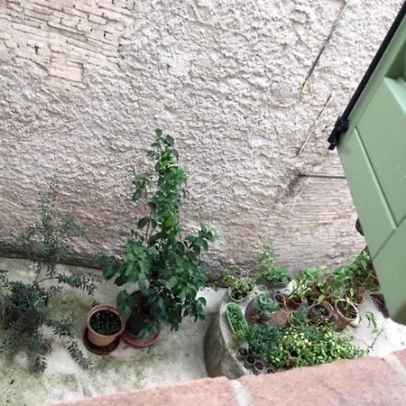 Appartamento L'Arco Romano Foligno Esterno foto